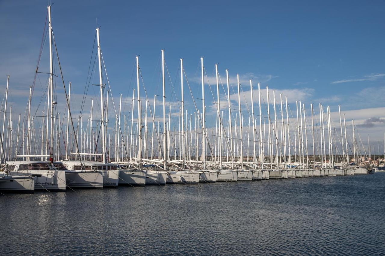 Apartmani Dina Biograd Na Moru Buitenkant foto