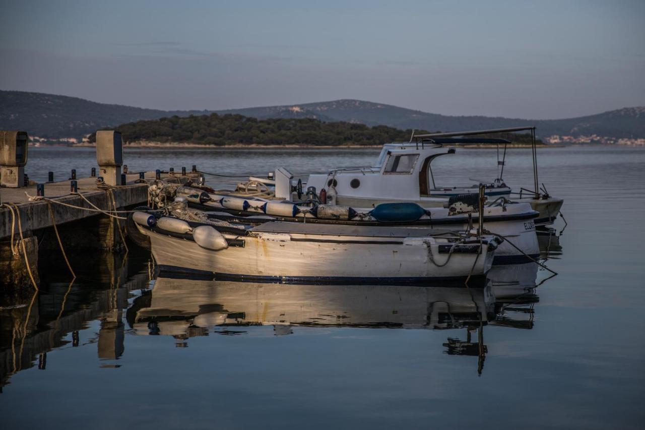 Apartmani Dina Biograd Na Moru Buitenkant foto