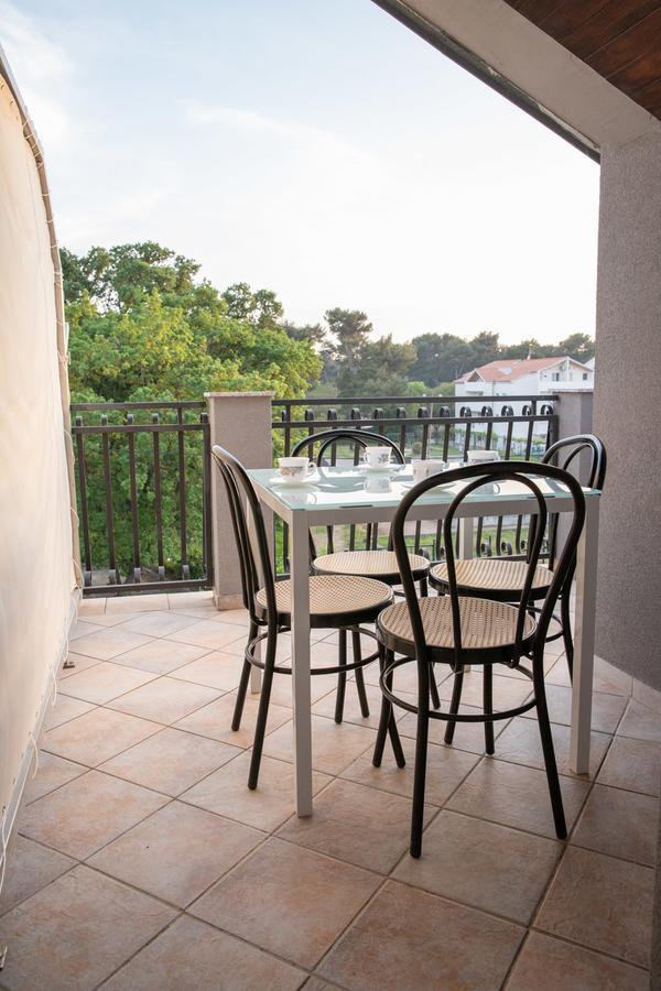 Apartmani Dina Biograd Na Moru Buitenkant foto