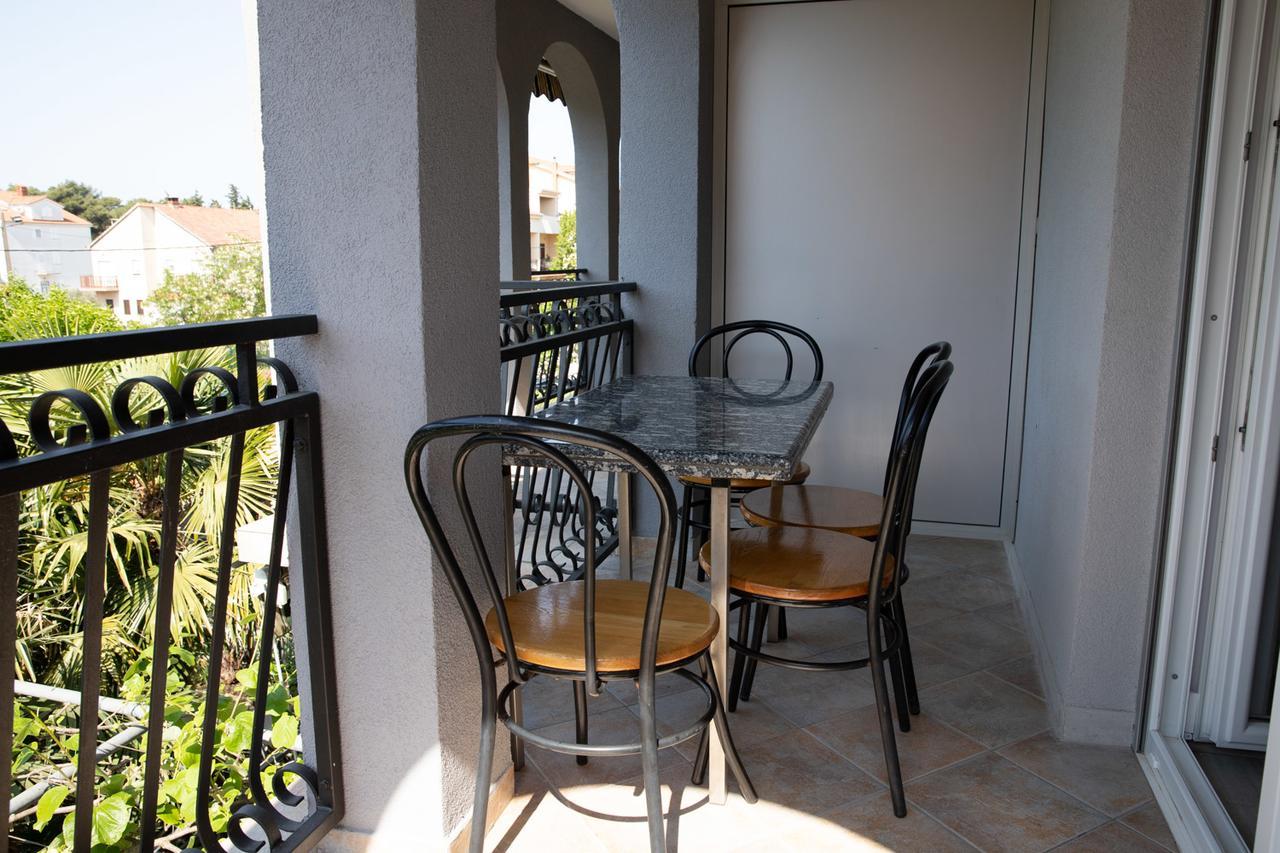 Apartmani Dina Biograd Na Moru Buitenkant foto