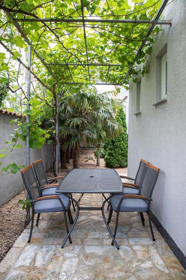 Apartmani Dina Biograd Na Moru Buitenkant foto
