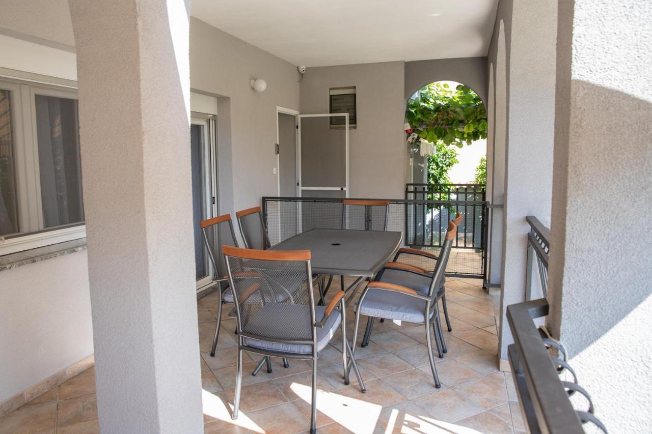 Apartmani Dina Biograd Na Moru Buitenkant foto