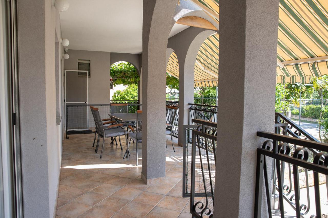 Apartmani Dina Biograd Na Moru Buitenkant foto